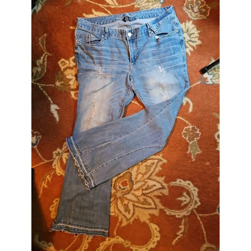 Ariya Jeans Flare Distressed Stone Wash Whiskering‎ Mid Rise Stretch Vintage Y2K